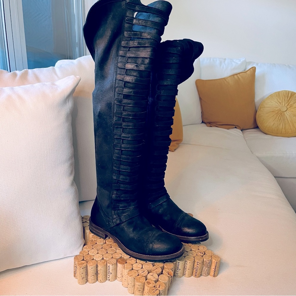 Black Forest knee hi Boots - Picture 2 of 15